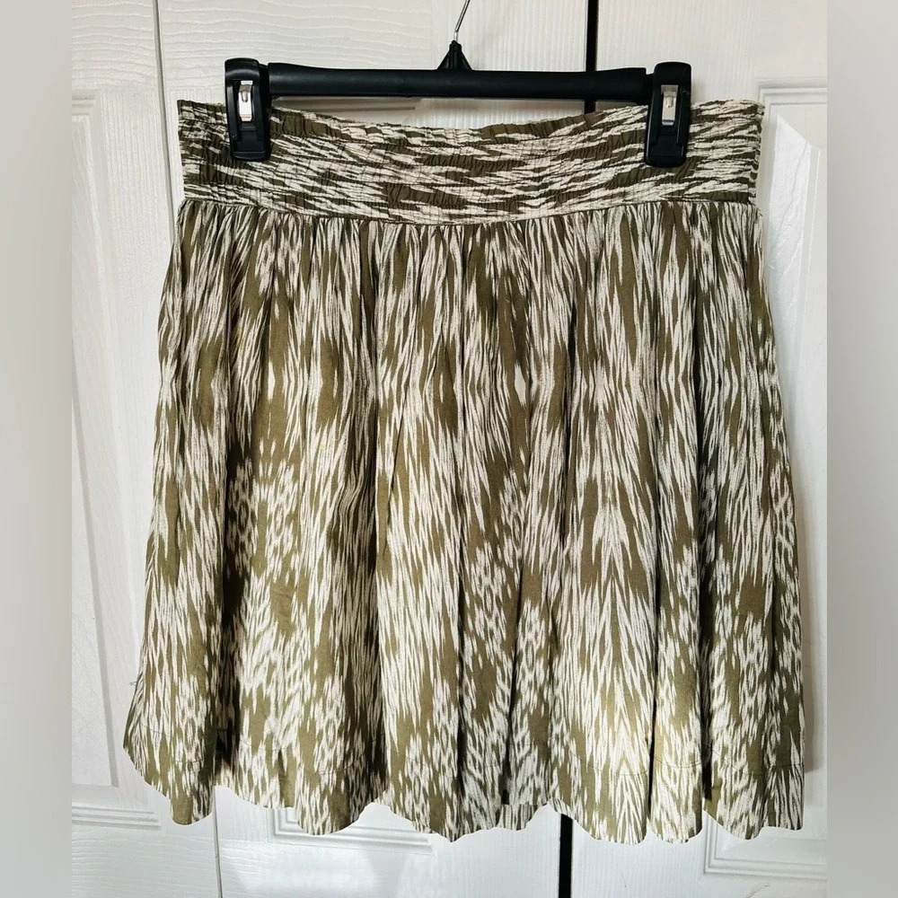 Banana Republic Olive Green and White Patterned Pleated Skirt